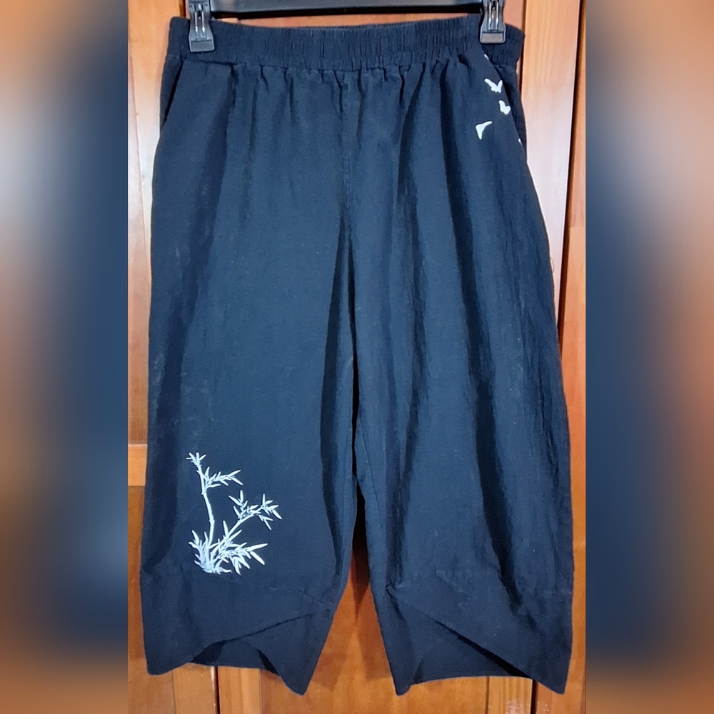 🐼BLACK CAPRIS Size 2XL (30" elastic waist, 20" inseam)